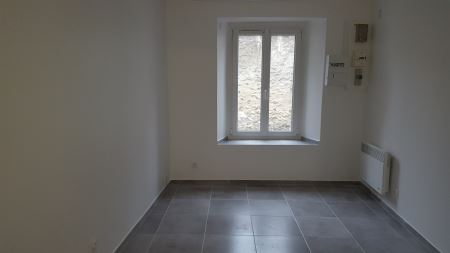 Appartement à louer - 1 pièce - 18 m2 - PROVINS - 77 - ILE-DE-FRANCE
