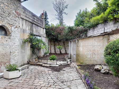appartement à louer - 4 pièces - 76 m2 - PROVINS - 77 - ILE-DE-FRANCE