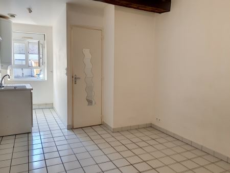 appartement à louer - 1 pièce - 18 m2 - PROVINS - 77 - ILE-DE-FRANCE
