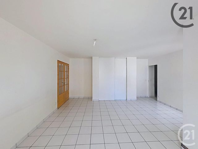 Appartement F3 à vendre - 3 pièces - 68.0 m2 - PROVINS - 77 - ILE-DE-FRANCE - Century 21 Martinot Immobilier