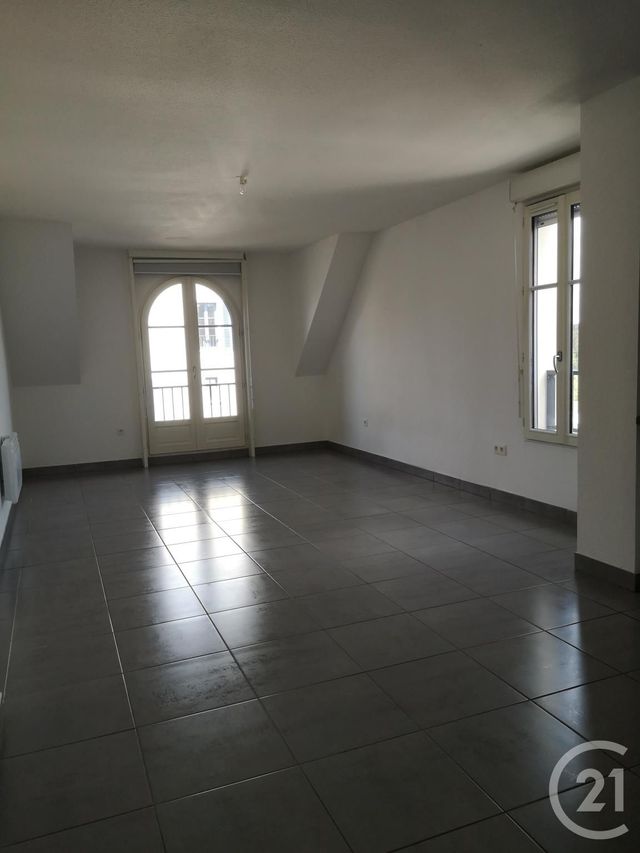 Appartement F1 à louer - 1 pièce - 35.8 m2 - PROVINS - 77 - ILE-DE-FRANCE - Century 21 Martinot Immobilier