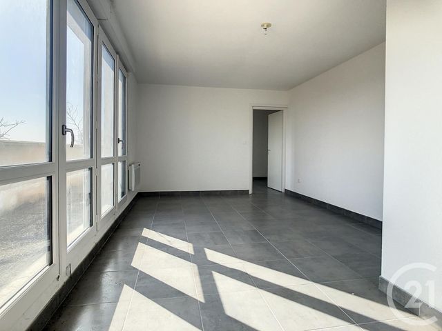 Appartement F2 à louer - 2 pièces - 49.6 m2 - PROVINS - 77 - ILE-DE-FRANCE - Century 21 Martinot Immobilier