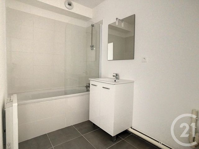 Appartement F2 à louer - 2 pièces - 49.6 m2 - PROVINS - 77 - ILE-DE-FRANCE - Century 21 Martinot Immobilier