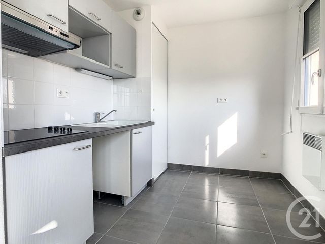 Appartement F2 à louer - 2 pièces - 49.6 m2 - PROVINS - 77 - ILE-DE-FRANCE - Century 21 Martinot Immobilier