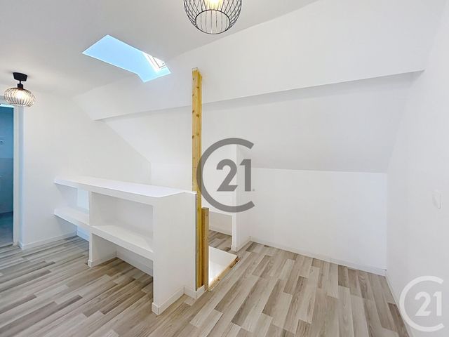 Appartement F3 à louer - 3 pièces - 86.51 m2 - ROUILLY - 77 - ILE-DE-FRANCE - Century 21 Martinot Immobilier