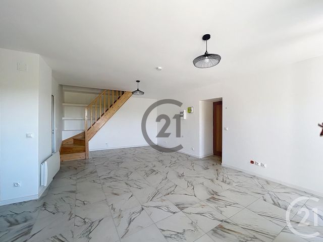 Appartement F3 à louer - 3 pièces - 86.51 m2 - ROUILLY - 77 - ILE-DE-FRANCE - Century 21 Martinot Immobilier