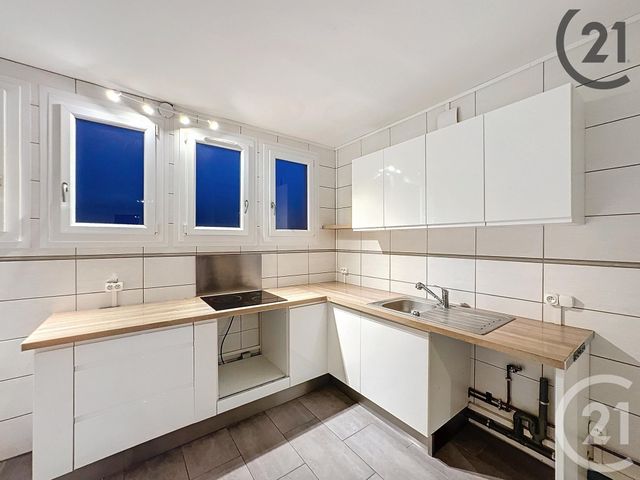 Appartement F4 à louer - 4 pièces - 63.23 m2 - PROVINS - 77 - ILE-DE-FRANCE - Century 21 Martinot Immobilier