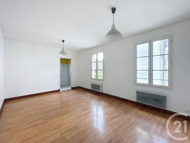Appartement F1 à louer - 1 pièce - 36.96 m2 - PROVINS - 77 - ILE-DE-FRANCE - Century 21 Martinot Immobilier