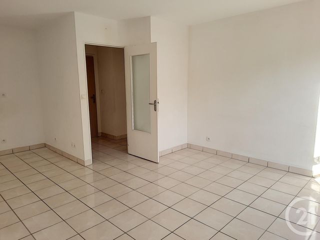 Appartement F2 à louer - 2 pièces - 41.63 m2 - PROVINS - 77 - ILE-DE-FRANCE - Century 21 Martinot Immobilier