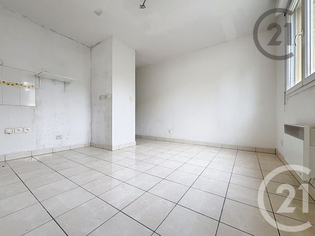 Appartement Studio à vendre - 1 pièce - 21.94 m2 - PROVINS - 77 - ILE-DE-FRANCE - Century 21 Martinot Immobilier