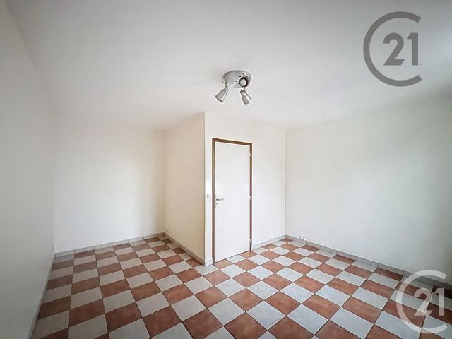 Appartement F2 à vendre - 2 pièces - 42.47 m2 - PROVINS - 77 - ILE-DE-FRANCE - Century 21 Martinot Immobilier