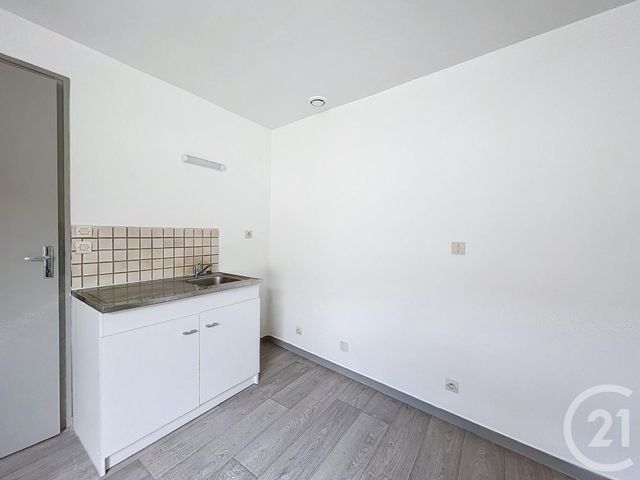 Appartement F2 à louer - 2 pièces - 39.2 m2 - PROVINS - 77 - ILE-DE-FRANCE - Century 21 Martinot Immobilier