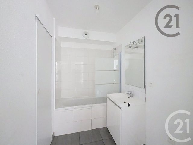 Appartement F3 à vendre - 3 pièces - 62.09 m2 - PROVINS - 77 - ILE-DE-FRANCE - Century 21 Martinot Immobilier