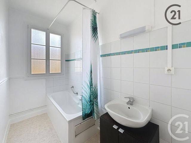 Appartement F3 à louer - 3 pièces - 59.4 m2 - PROVINS - 77 - ILE-DE-FRANCE - Century 21 Martinot Immobilier