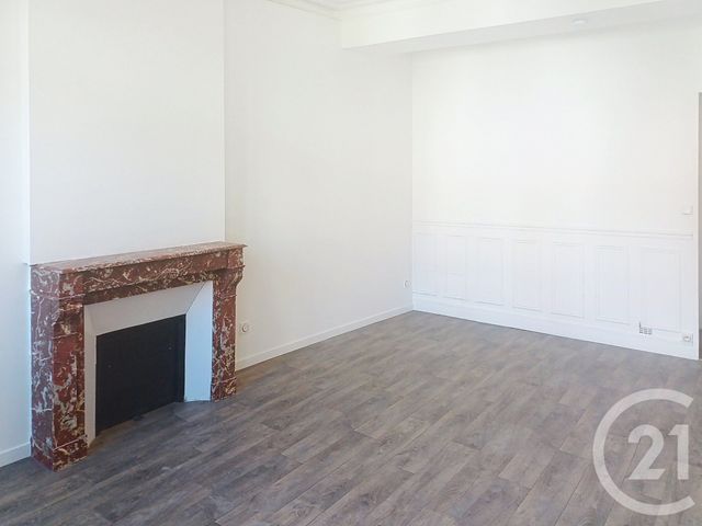 Appartement F1 à louer - 1 pièce - 32.25 m2 - PROVINS - 77 - ILE-DE-FRANCE - Century 21 Martinot Immobilier