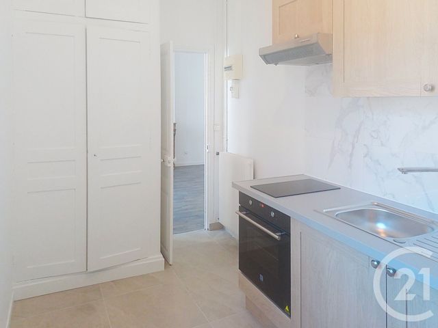 Appartement F1 à louer - 1 pièce - 32.25 m2 - PROVINS - 77 - ILE-DE-FRANCE - Century 21 Martinot Immobilier