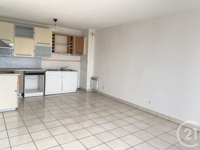 Appartement F3 à louer - 3 pièces - 52.62 m2 - PROVINS - 77 - ILE-DE-FRANCE - Century 21 Martinot Immobilier