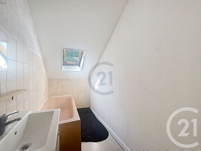 Appartement F1 bis à vendre - 2 pièces - 29.6 m2 - LA FERTE GAUCHER - 77 - ILE-DE-FRANCE - Century 21 Martinot Immobilier