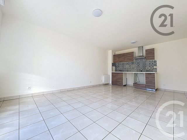 Appartement F3 à louer - 3 pièces - 53.06 m2 - PROVINS - 77 - ILE-DE-FRANCE - Century 21 Martinot Immobilier