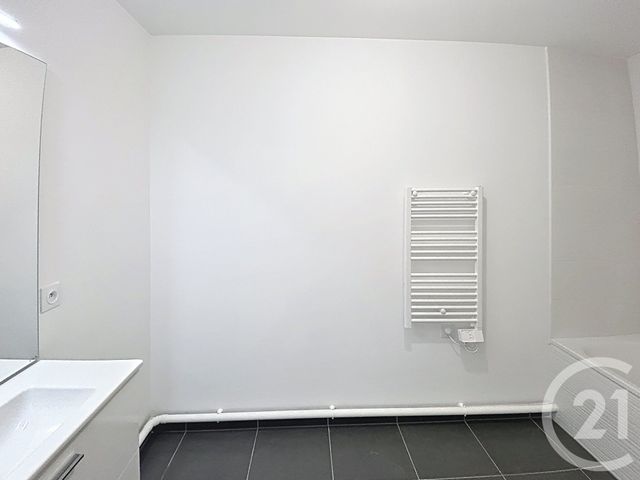 Appartement F4 à louer - 4 pièces - 75.0 m2 - PROVINS - 77 - ILE-DE-FRANCE - Century 21 Martinot Immobilier
