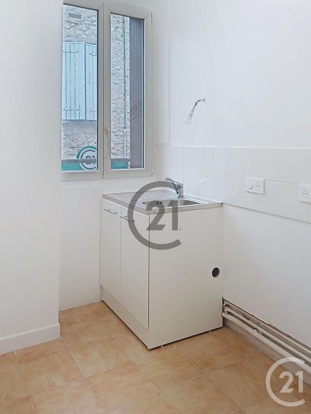 Appartement F1 à louer - 1 pièce - 28.11 m2 - PROVINS - 77 - ILE-DE-FRANCE - Century 21 Martinot Immobilier